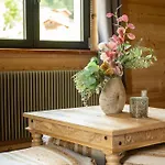 Poli Resort, Calme Et Haut-de-gamme Au Sommet بيت للعطل كسونبورت-لونجمير