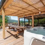 بيت للعطل Poli Resort, Calme Et Haut-de-gamme Au Sommet