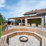 بيت للعطل Poli Resort, Calme Et Haut-de-gamme Au Sommet