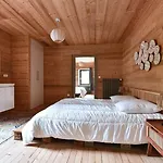 Poli Resort, Calme Et Haut-de-gamme Au Sommet بيت للعطل