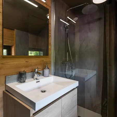 בית נופש Poli Resort, Calme Et Haut-de-gamme Au Sommet זונרופט-לונז'מר