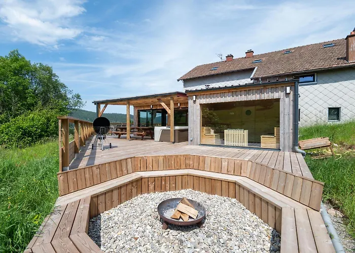 Prázdninový dům Poli Resort, Calme Et Haut-de-gamme Au Sommet